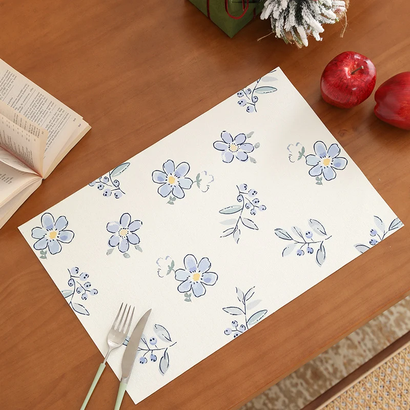 Bedrucktes rechteckiges Platzset aus Baumwollmischung mit Blumen-Illustrationsdruck und kontrastbordüre Karnz