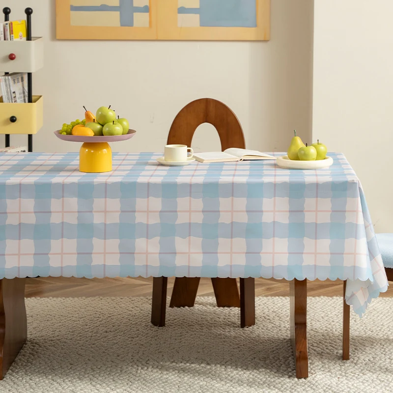 Abwischbare Tischdecke mit Sternenmotiv und gewelltem Saum Karnz