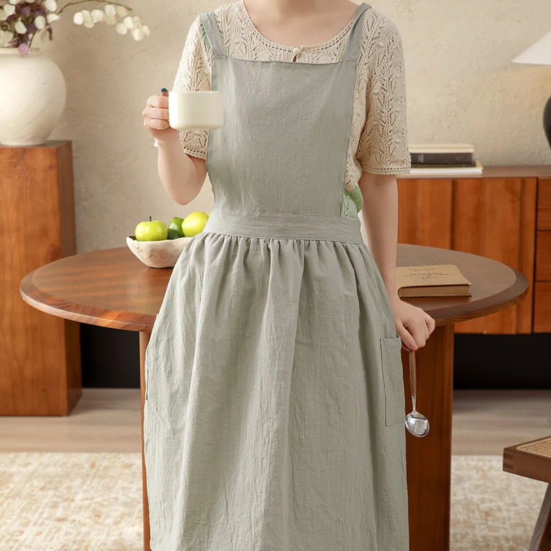 Lässiges Schürzenkleid mit verstellbaren Trägern, geraffter Taille und Seitentaschen Karnz