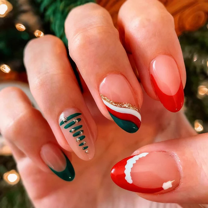 Künstlerische Feiertags-Nagelkunst-Verstärkungen Karnz