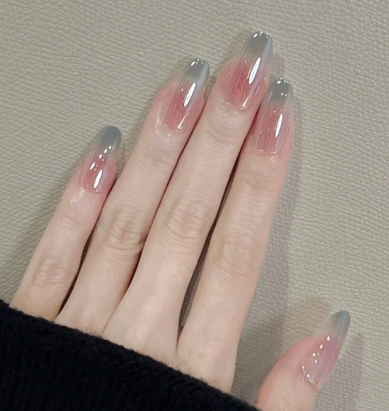 Künstlerisches Herzmuster Nagelkunstverlängerungen Karnz