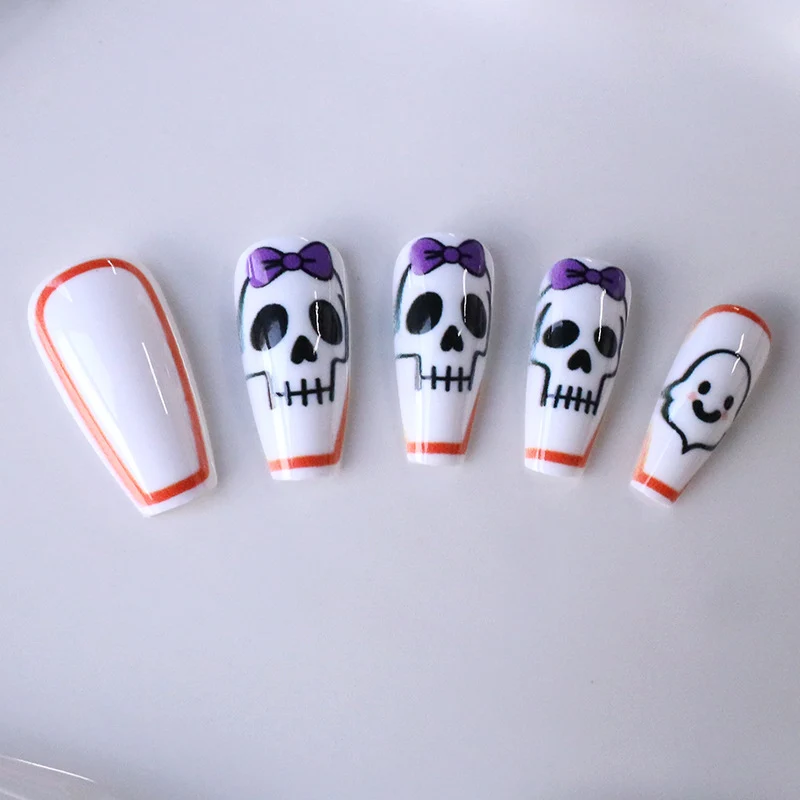 Künstlerische Halloween-Themen-Nagelverlängerungen Karnz