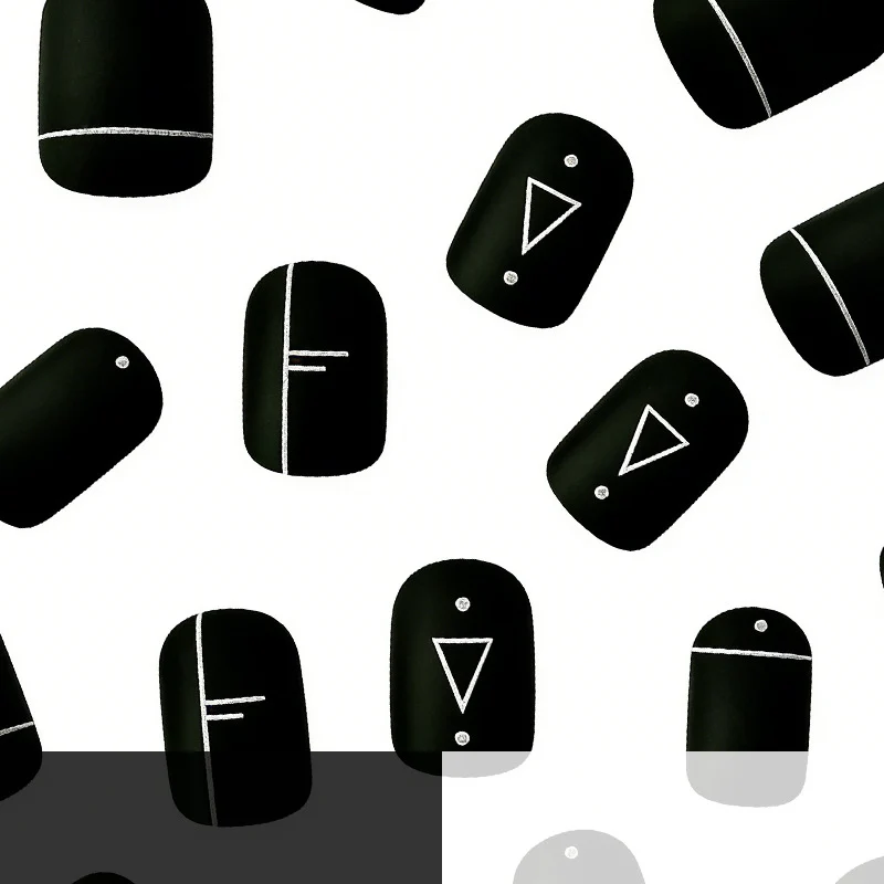 Künstlerisches geometrisches Nageldesign Karnz