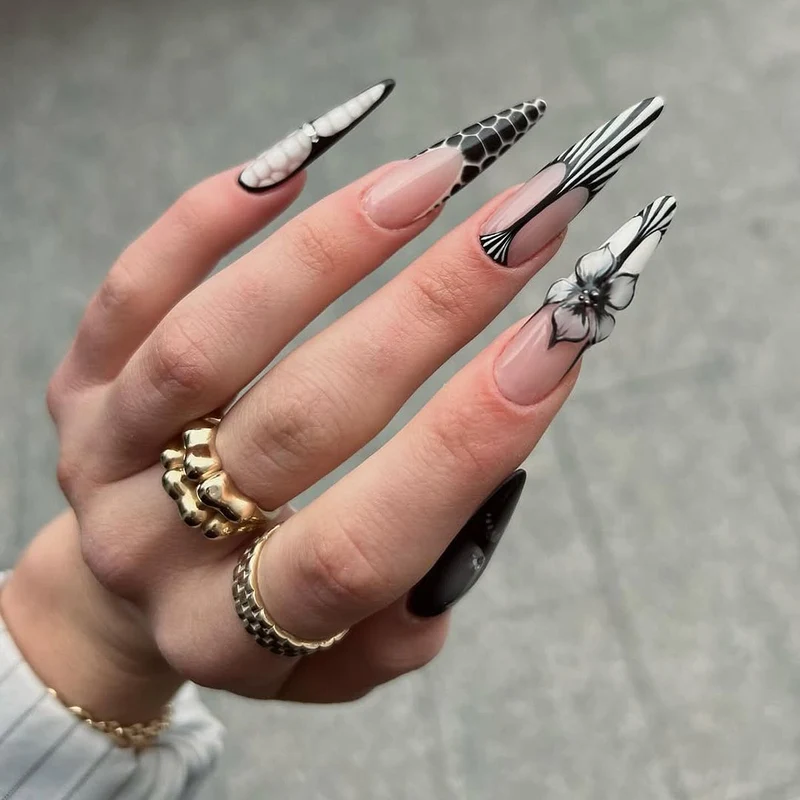 Künstlerische Blumenspitze Nagelverlängerungen Karnz