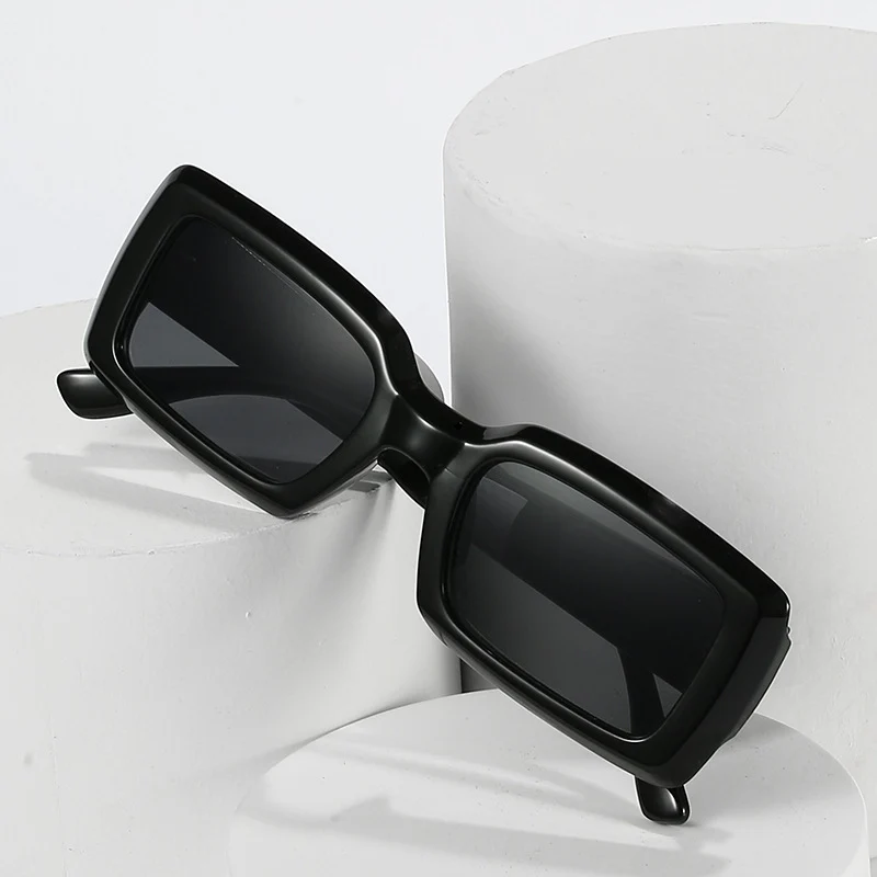 Übergroße geometrische Sonnenbrille mit verlaufenden Gläsern Karnz