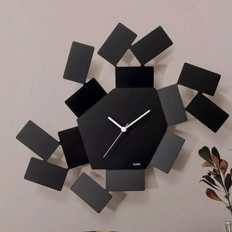 Abstrakte geometrische Wanduhr