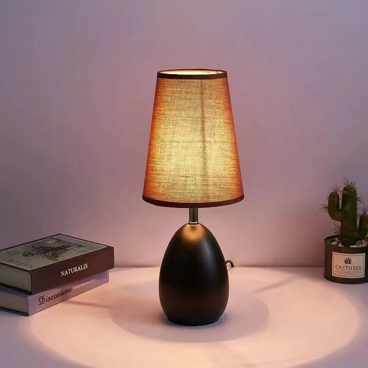 Elegante Keramik-Tischlampe