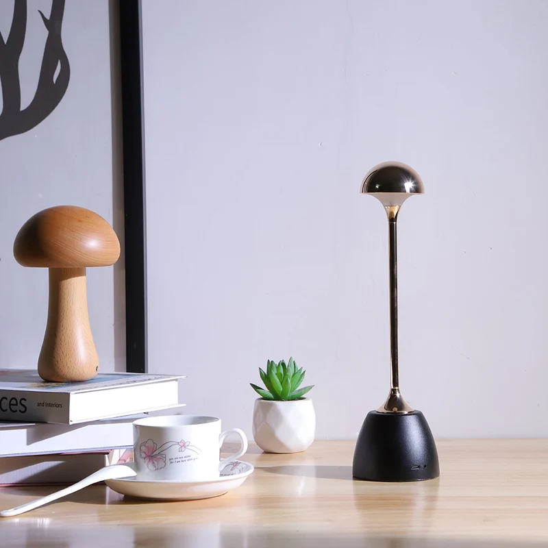 Moderne Tischlampe für elegante Wohnraumbeleuchtung