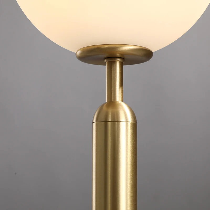 Schlanke Minimalistische Lampe für Stilvolle Innenräume