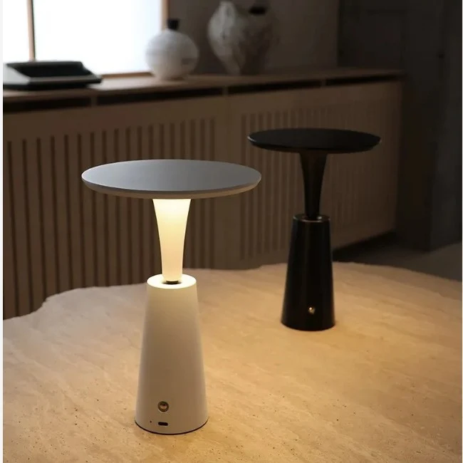 Moderne Minimalistische Tischlampe für Zeitgenössische Innenräume