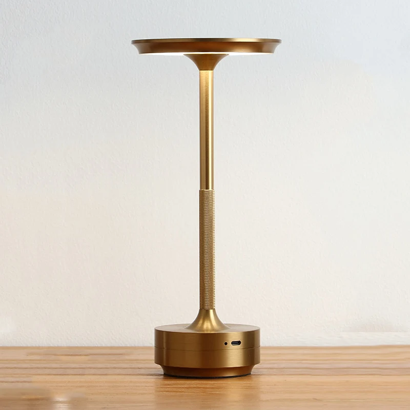 Elegante Schreibtischlampe für Arbeits- und Studienbereiche