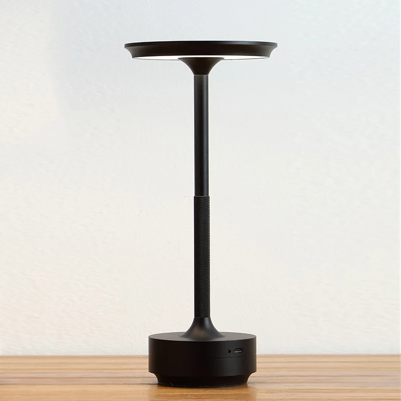 Elegante Schreibtischlampe für Arbeits- und Studienbereiche