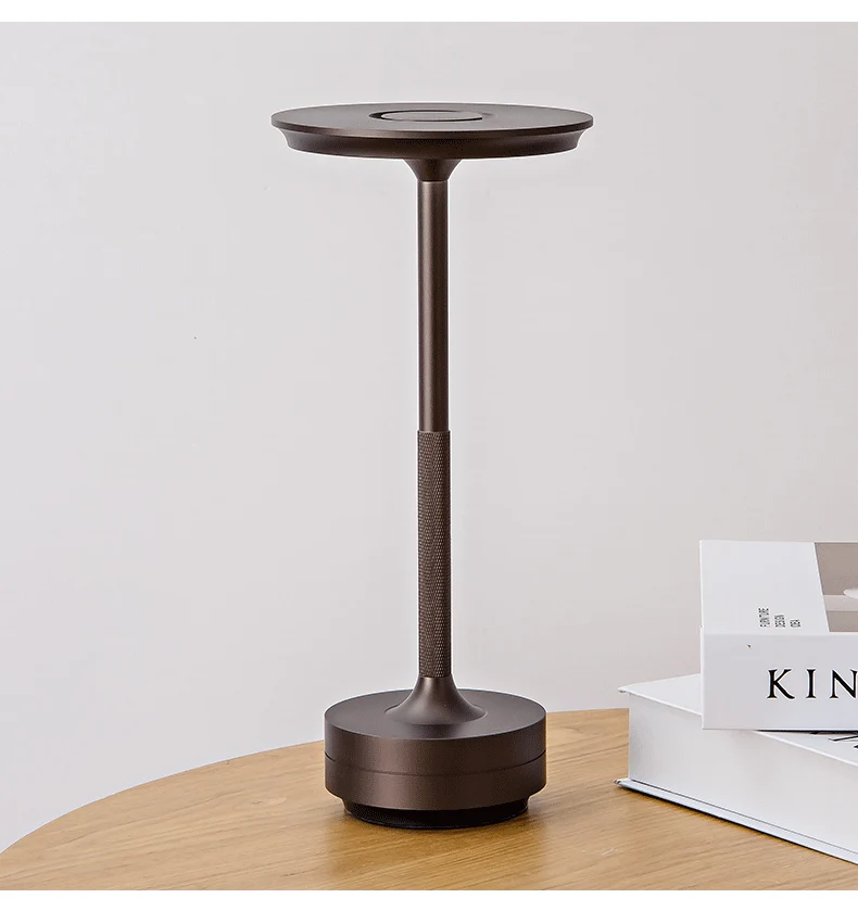 Elegante Schreibtischlampe für Arbeits- und Studienbereiche