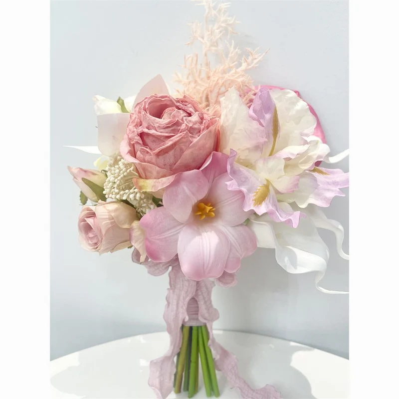 Romantischer floraler Brautstrauß
