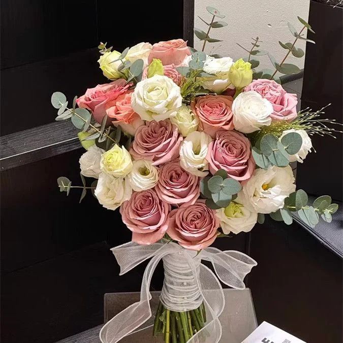 Luxuriöser floral Brautstrauß