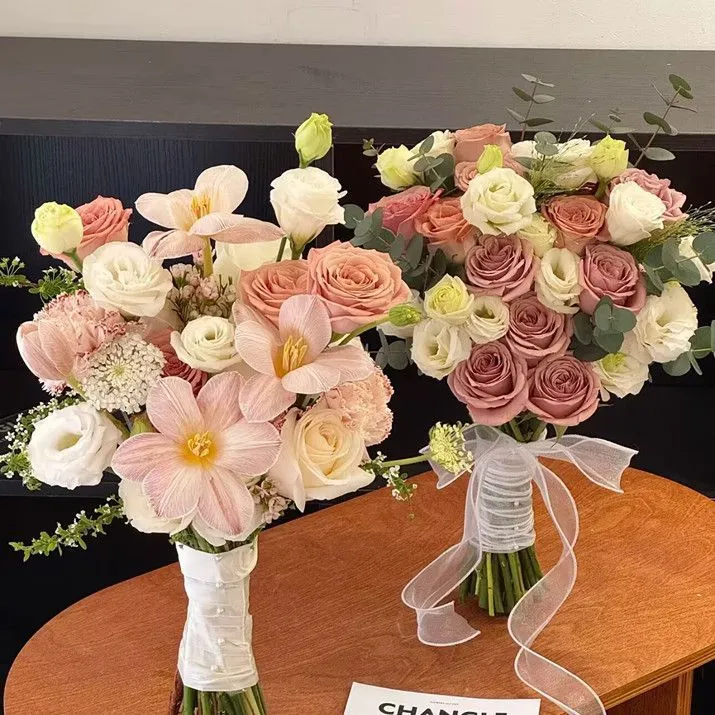 Luxuriöser floral Brautstrauß