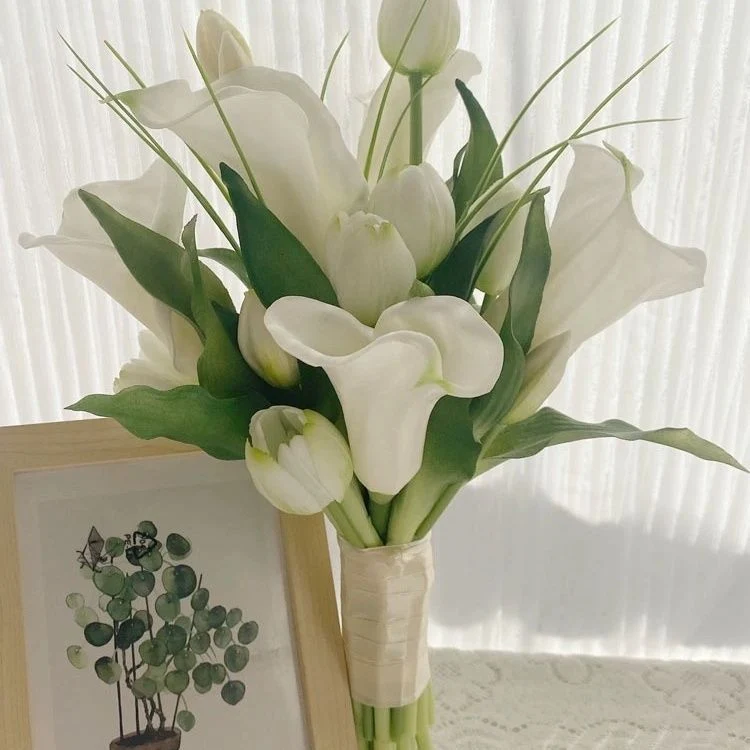 Eleganter floraler Brautstrauß