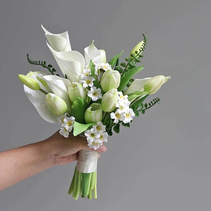 Eleganter floraler Brautstrauß