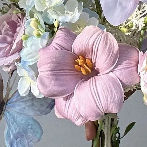 Verspielt Schmetterling Blumiger Strauß