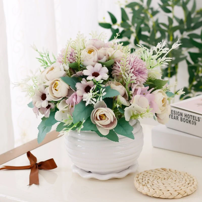 Lebendige künstliche Blumenarrangement