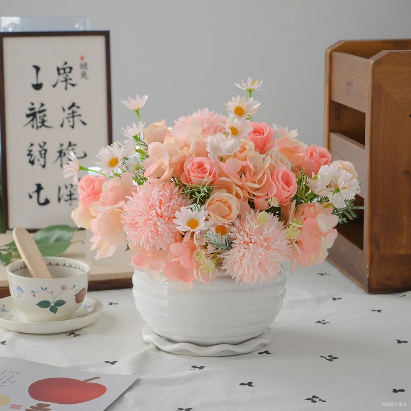Lebendige künstliche Blumenarrangement