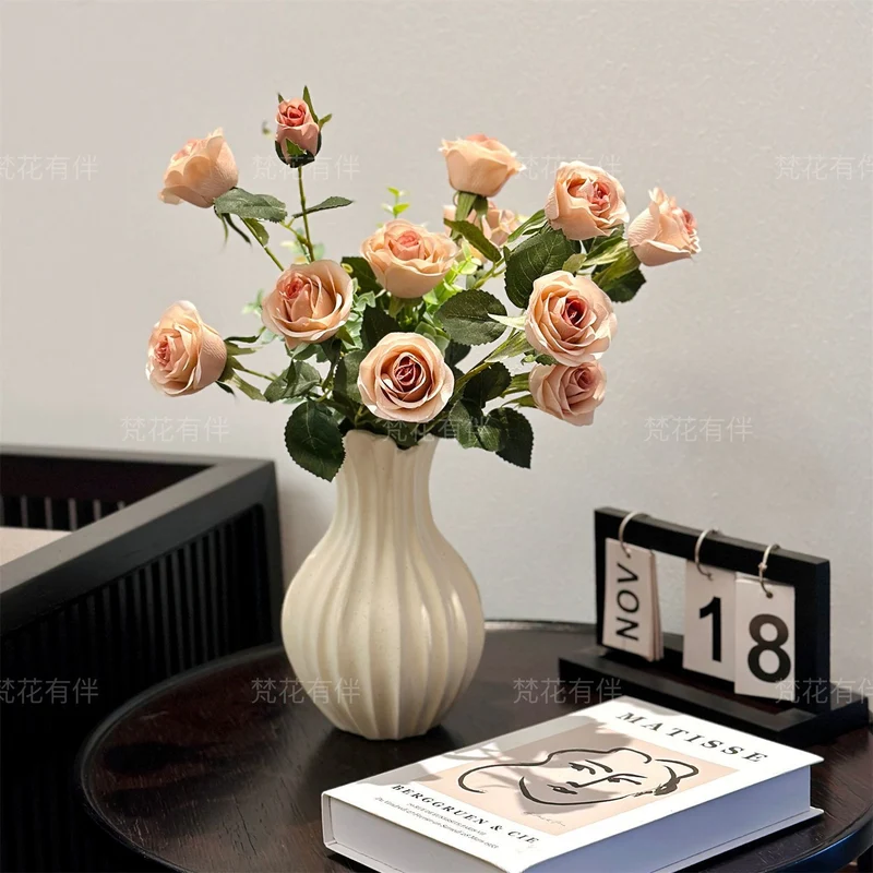 Realistische Künstliche Rosenarrangement
