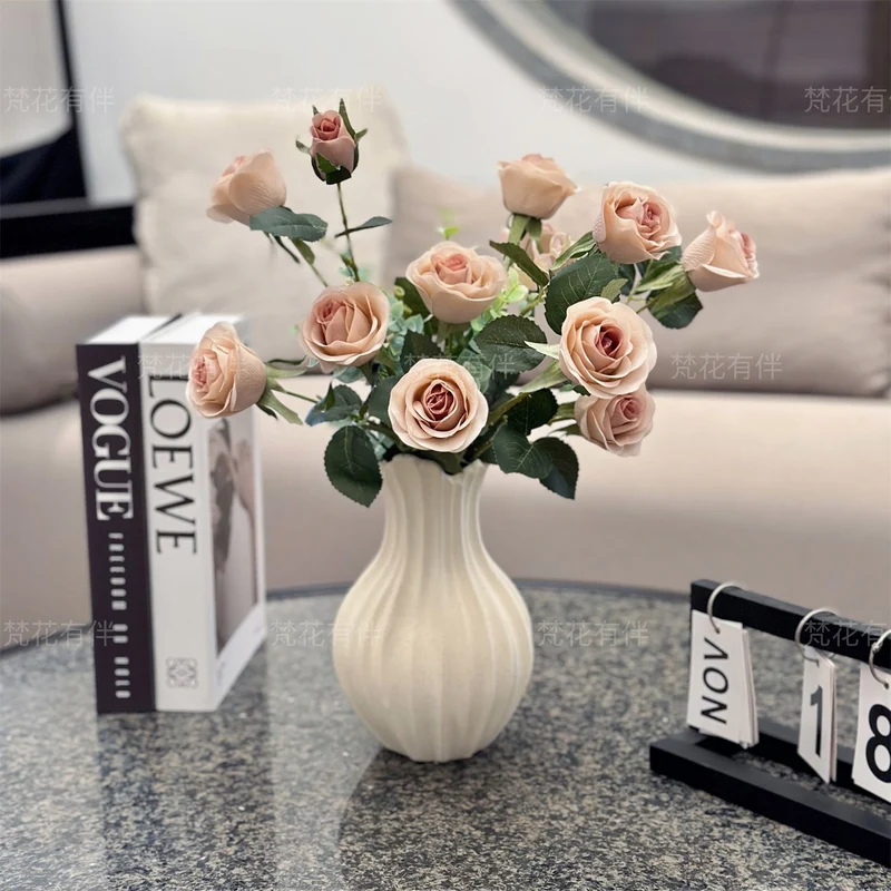 Realistische Künstliche Rosenarrangement