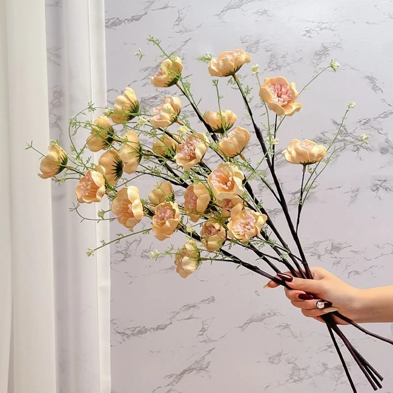 Realistischer künstlicher Blumenstrauß