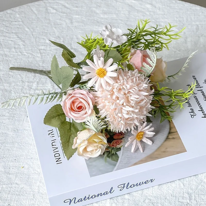 Naturalistische Blumenarrangement