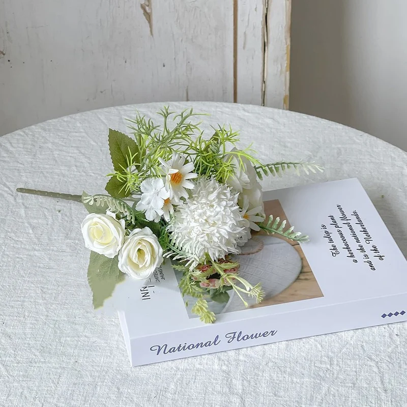 Naturalistische Blumenarrangement