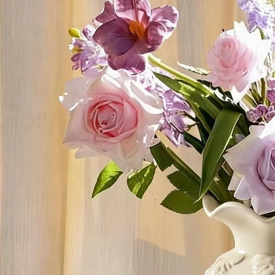 Luxuriöse Faux-Blumenarrangement