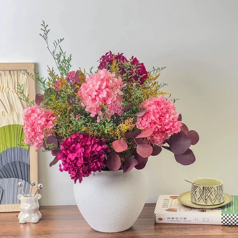 Luxuriöse getrocknete Blumenarrangement