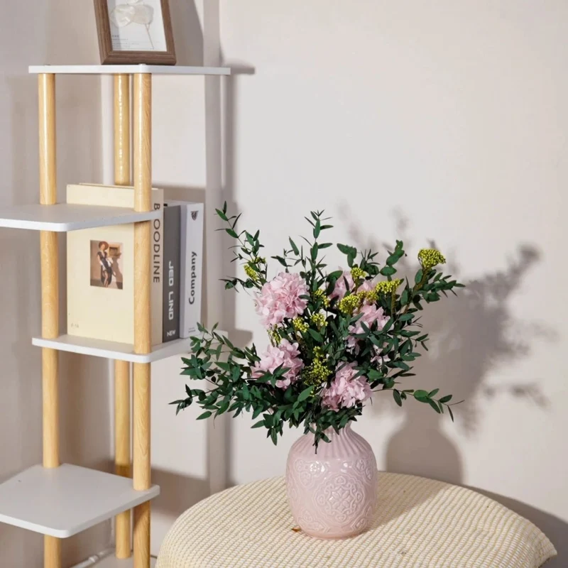 Lush Botanische Blumenarrangement
