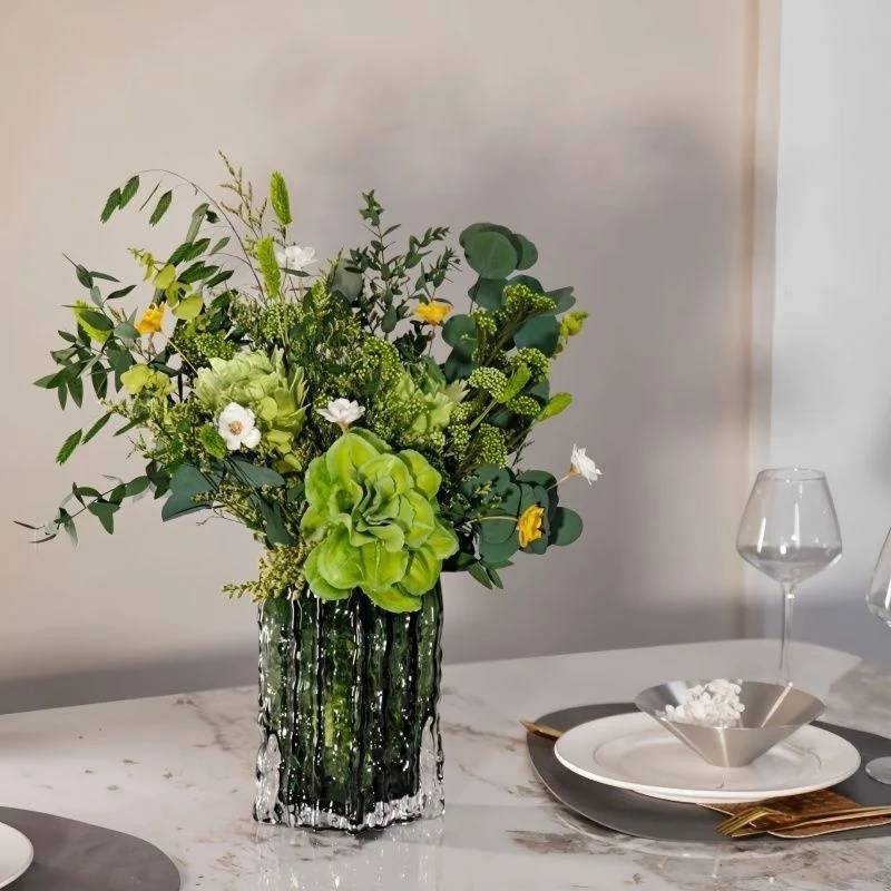 Lush Botanische Blumenarrangement