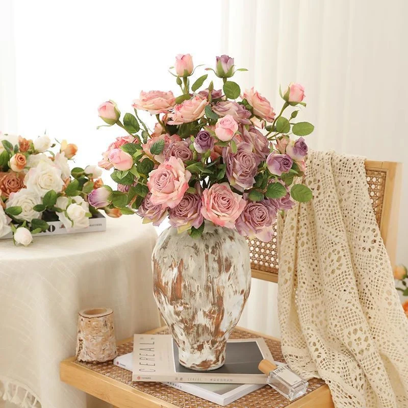Lebensechtes Blumenstrauß-Arrangement