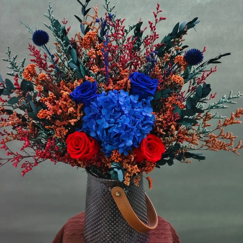 Dekorative Blumen-Centerpiece-Anordnung für besondere Anlässe