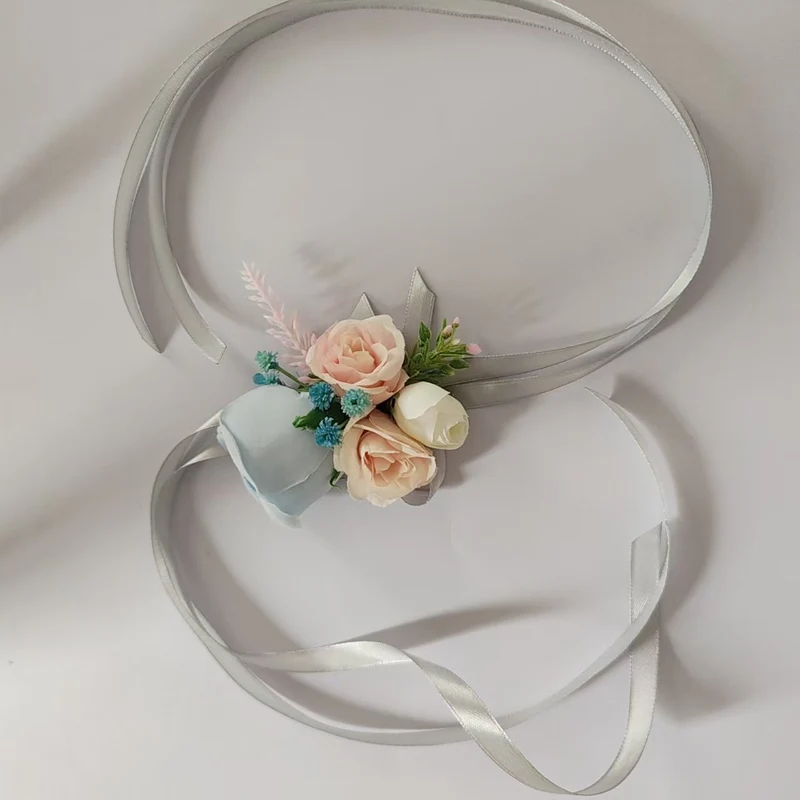 Stilvolle Florale Haarcorsage