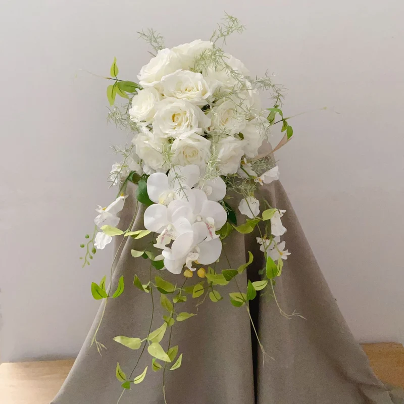Üppiger Floraler Hochzeitsstrauß