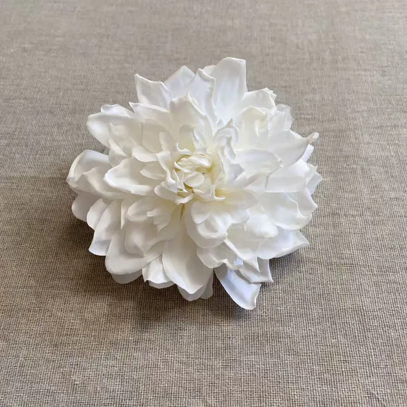 Lebensechte Blumenhaarnadel