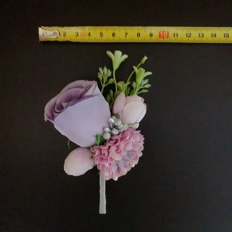 Traditionelle florale Corsage