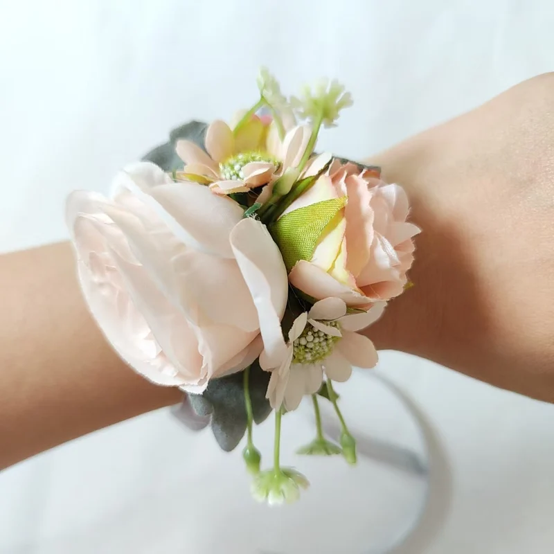 Schöne Blumen-Corsage