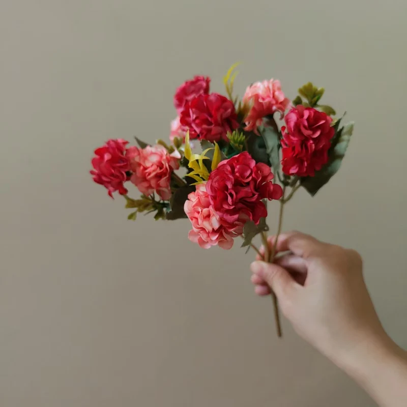 Romantische Blumenarrangement
