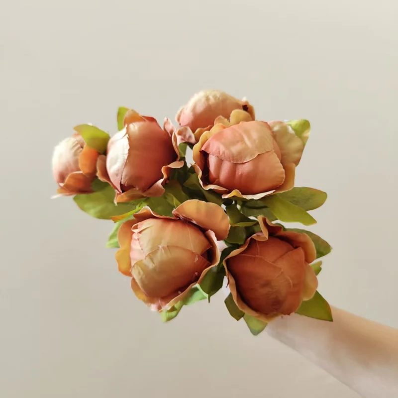 Realistische Seidenblumenstängel