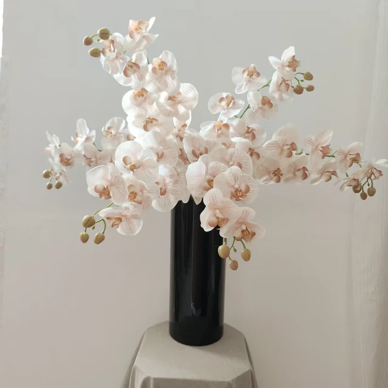 Realistische Orchideenblütenstängel