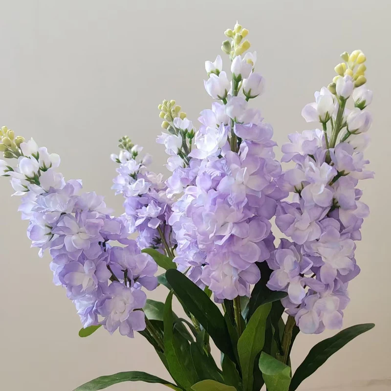 Realistische Blumenstängel