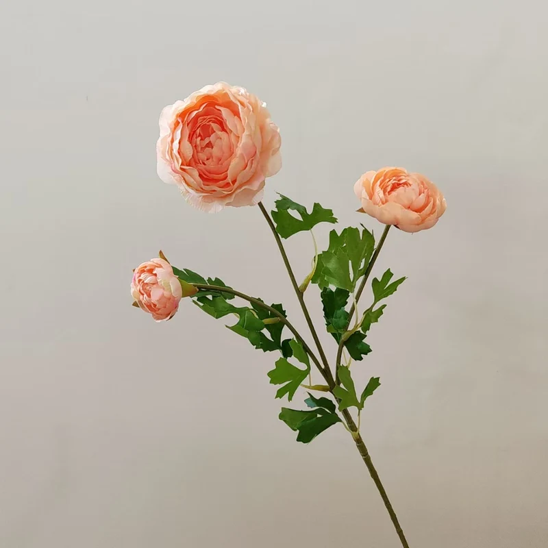 Realistische Blumenarrangement