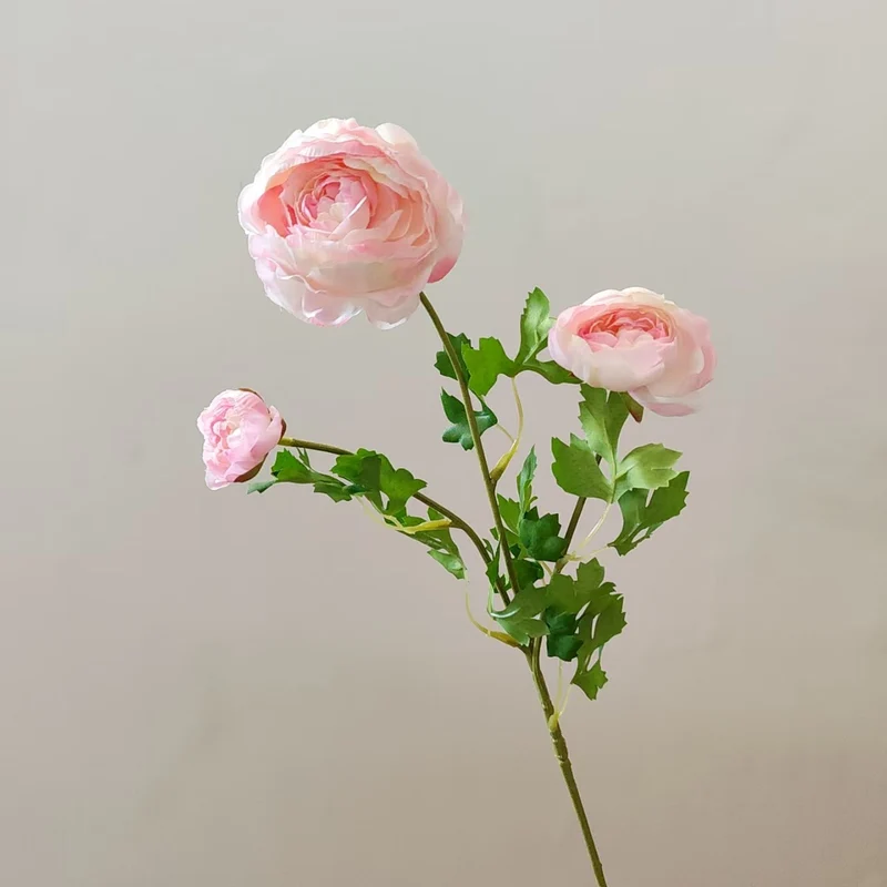 Realistische Blumenarrangement