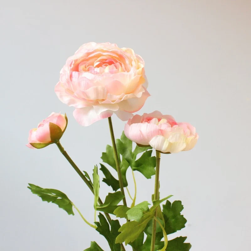Realistische Blumenarrangement