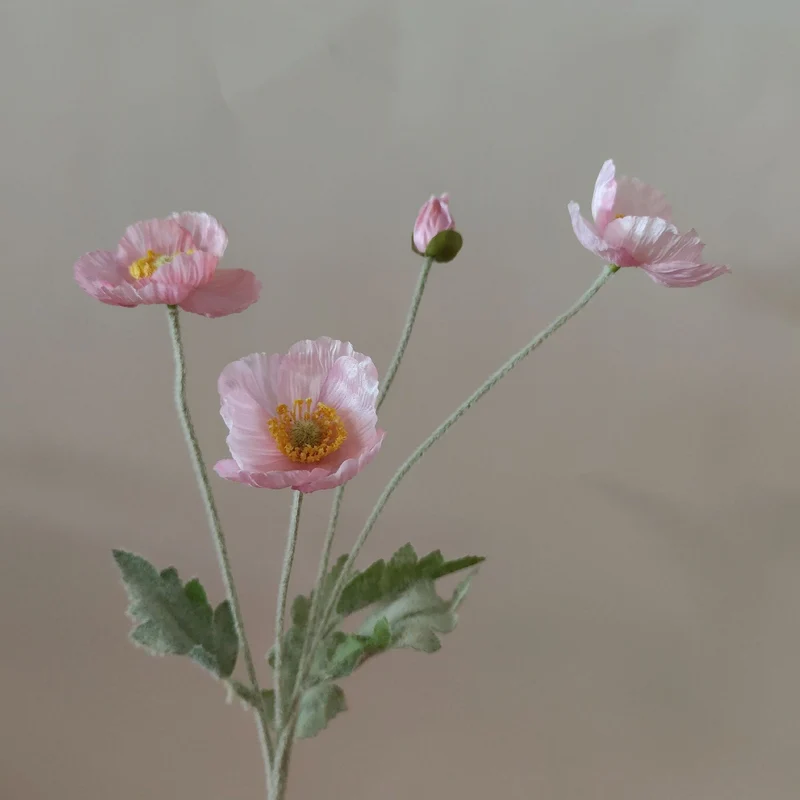 Lebensechte Mohnblumenstiel