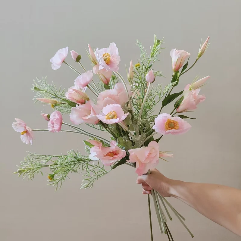 Lebensechter floraler Mittelstück-Strauß